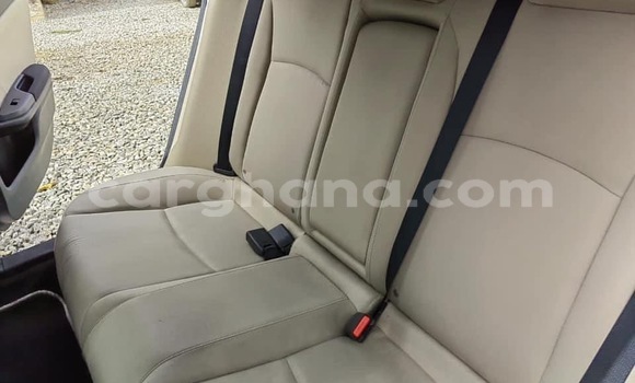 Ra Àlòkù Honda Civic funfun Ọkọ̀ in Accra ni Greater Accra Ra Àlòkù Honda Civic funfun Ọkọ̀ in Accra ni Greater Accra