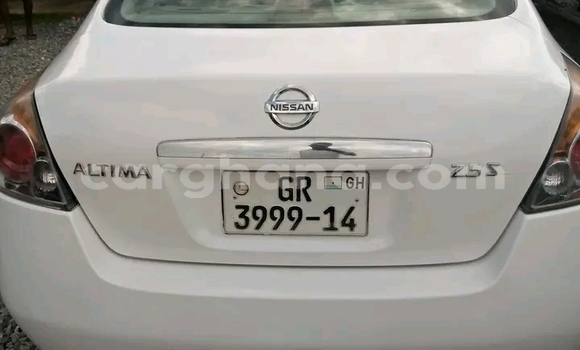 Ra Àlòkù Nissan Altima funfun Ọkọ̀ in Accra ni Greater Accra Ra Àlòkù Nissan Altima funfun Ọkọ̀ in Accra ni Greater Accra