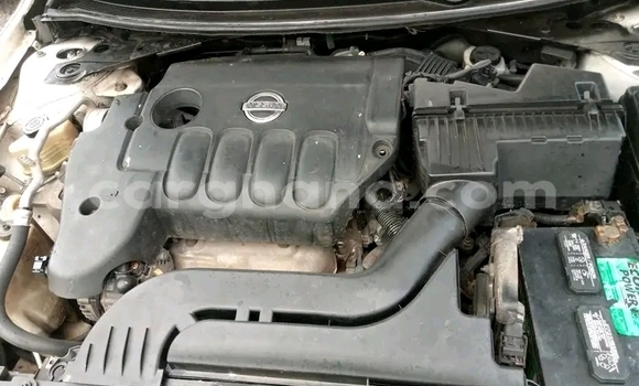 Ra Àlòkù Nissan Altima funfun Ọkọ̀ in Accra ni Greater Accra Ra Àlòkù Nissan Altima funfun Ọkọ̀ in Accra ni Greater Accra