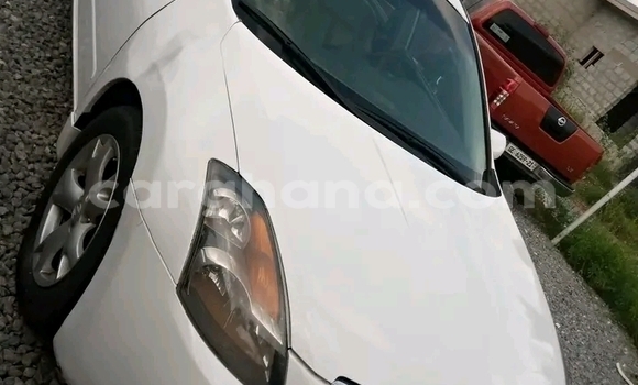 Ra Àlòkù Nissan Altima funfun Ọkọ̀ in Accra ni Greater Accra Ra Àlòkù Nissan Altima funfun Ọkọ̀ in Accra ni Greater Accra