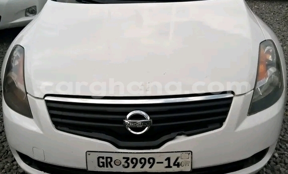 Ra Àlòkù Nissan Altima funfun Ọkọ̀ in Accra ni Greater Accra Ra Àlòkù Nissan Altima funfun Ọkọ̀ in Accra ni Greater Accra
