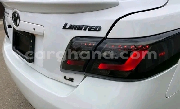 Sayi Na hannu Toyota Camry White Mota in Accra a Greater Accra Sayi Na hannu Toyota Camry White Mota in Accra a Greater Accra