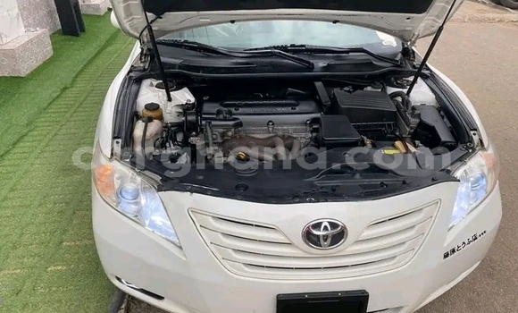 Sayi Na hannu Toyota Camry White Mota in Accra a Greater Accra Sayi Na hannu Toyota Camry White Mota in Accra a Greater Accra