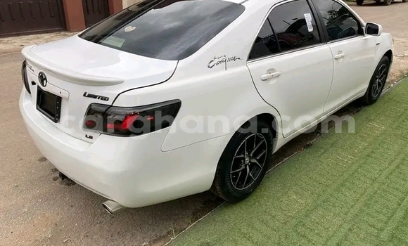 Sayi Na hannu Toyota Camry White Mota in Accra a Greater Accra Sayi Na hannu Toyota Camry White Mota in Accra a Greater Accra