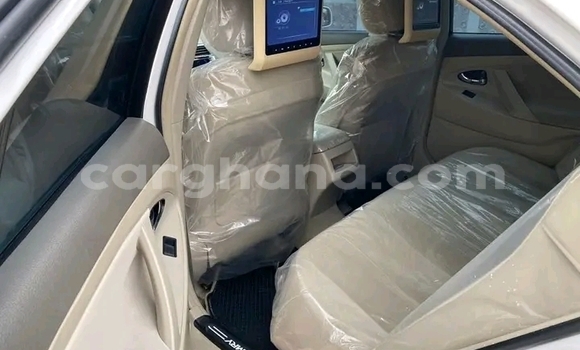 Sayi Na hannu Toyota Camry White Mota in Accra a Greater Accra Sayi Na hannu Toyota Camry White Mota in Accra a Greater Accra