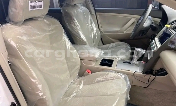 Sayi Na hannu Toyota Camry White Mota in Accra a Greater Accra Sayi Na hannu Toyota Camry White Mota in Accra a Greater Accra