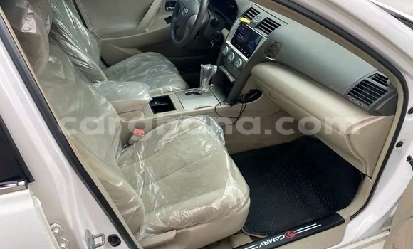 Sayi Na hannu Toyota Camry White Mota in Accra a Greater Accra Sayi Na hannu Toyota Camry White Mota in Accra a Greater Accra