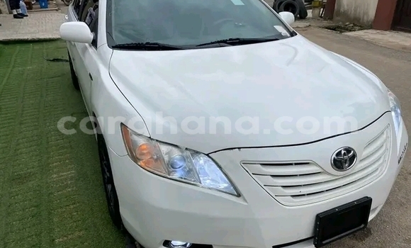 Sayi Na hannu Toyota Camry White Mota in Accra a Greater Accra Sayi Na hannu Toyota Camry White Mota in Accra a Greater Accra