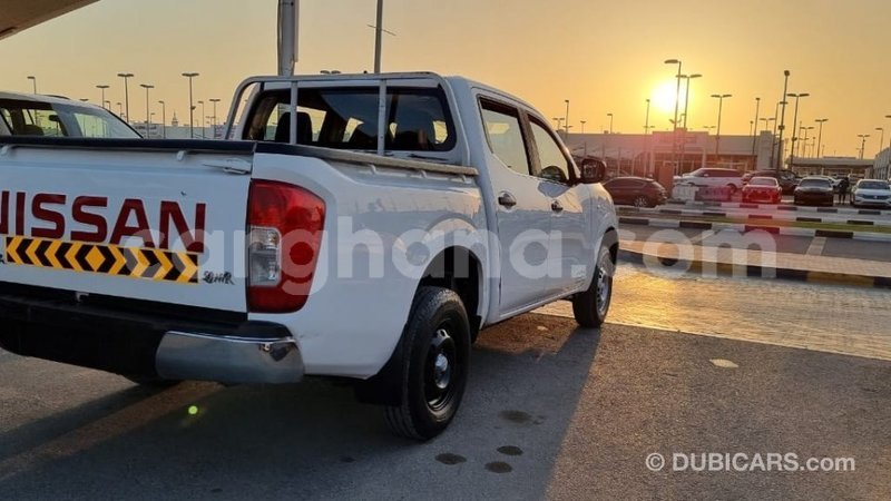 Big with watermark nissan navara ashanti import dubai 45624