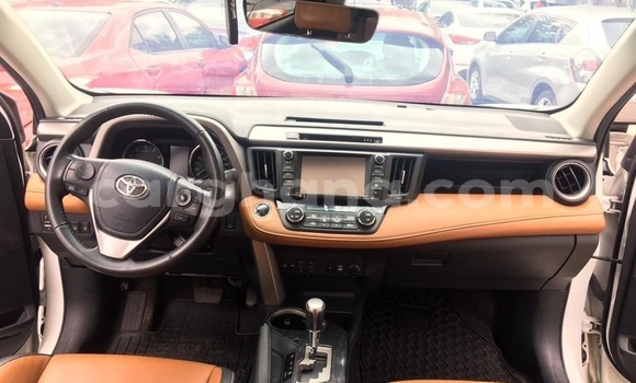 Sayi Na hannu Toyota RAV4 White Mota in Accra a Greater Accra Sayi Na hannu Toyota RAV4 White Mota in Accra a Greater Accra