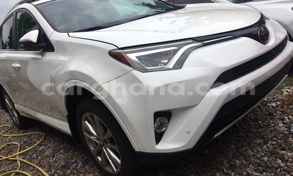 Sayi Na hannu Toyota RAV4 White Mota in Accra a Greater Accra Sayi Na hannu Toyota RAV4 White Mota in Accra a Greater Accra