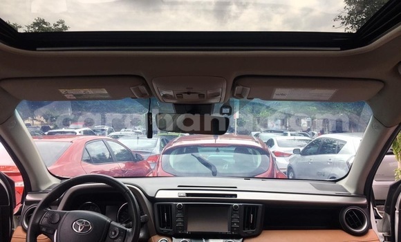 Sayi Na hannu Toyota RAV4 White Mota in Accra a Greater Accra Sayi Na hannu Toyota RAV4 White Mota in Accra a Greater Accra