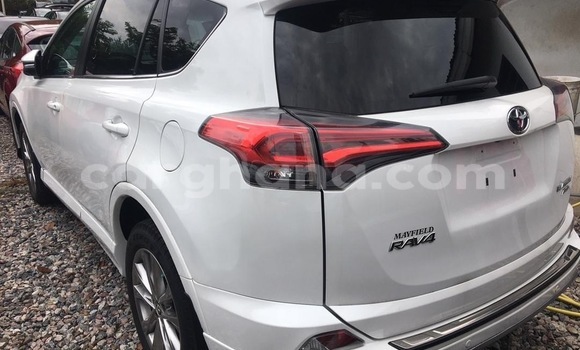 Sayi Na hannu Toyota RAV4 White Mota in Accra a Greater Accra Sayi Na hannu Toyota RAV4 White Mota in Accra a Greater Accra