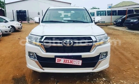 Sayi Na hannu Toyota Land Cruiser Prado White Mota in Accra a Greater Accra