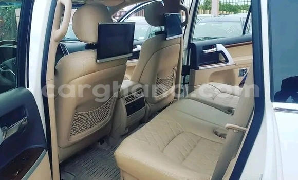 Buy Used Toyota Land Cruiser Prado White Car in Accra in Greater Accra Buy Used Toyota Land Cruiser Prado White Car in Accra in Greater Accra
