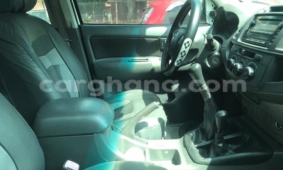 Sayi Na hannu Toyota Hilux White Mota in Accra a Greater Accra Sayi Na hannu Toyota Hilux White Mota in Accra a Greater Accra