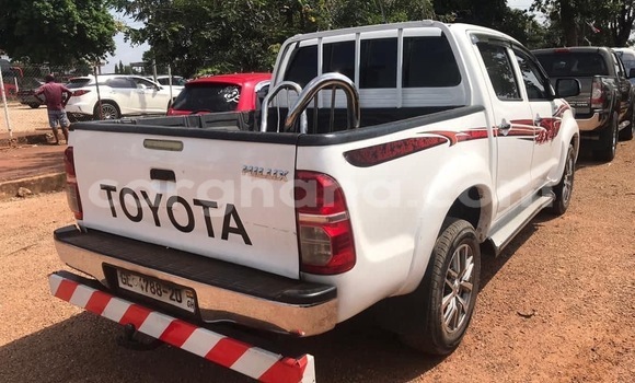 Sayi Na hannu Toyota Hilux White Mota in Accra a Greater Accra Sayi Na hannu Toyota Hilux White Mota in Accra a Greater Accra