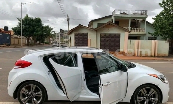 Ra Àlòkù Hyundai Veloster funfun Ọkọ̀ in Accra ni Greater Accra Ra Àlòkù Hyundai Veloster funfun Ọkọ̀ in Accra ni Greater Accra