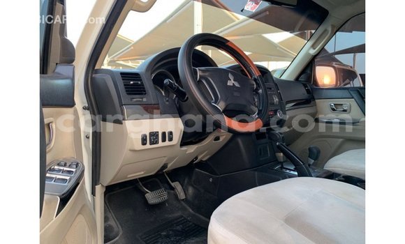 Ra Imported Mitsubishi Pajero funfun Ọkọ̀ in Import - Dubai ni Ashanti Ra Imported Mitsubishi Pajero funfun Ọkọ̀ in Import - Dubai ni Ashanti