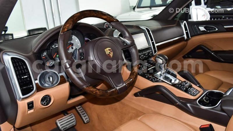 Big with watermark porsche cayenne ashanti import dubai 45743