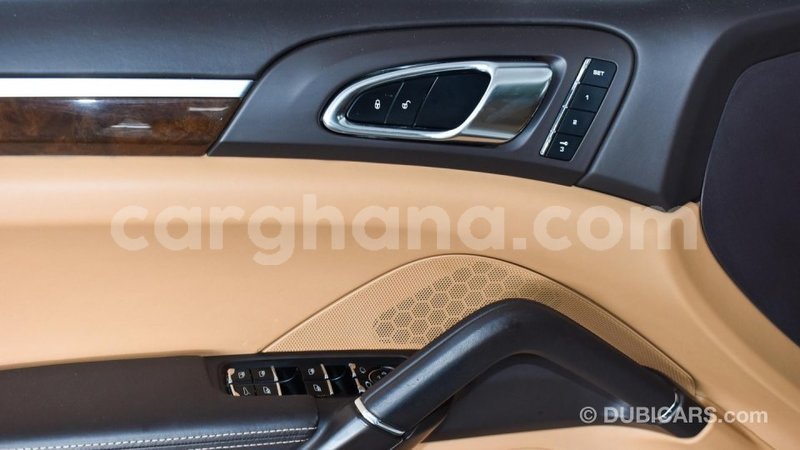 Big with watermark porsche cayenne ashanti import dubai 45743