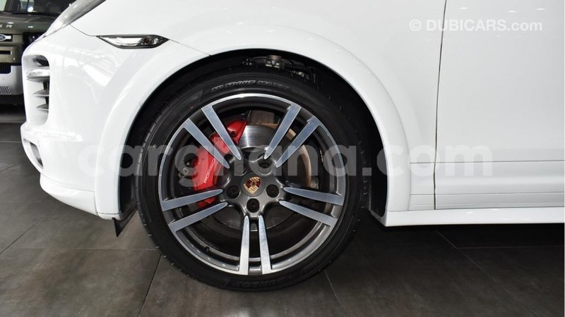 Big with watermark porsche cayenne ashanti import dubai 45743