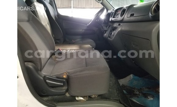 Buy Import Nissan Urvan White Car in Import - Dubai in Ashanti Buy Import Nissan Urvan White Car in Import - Dubai in Ashanti