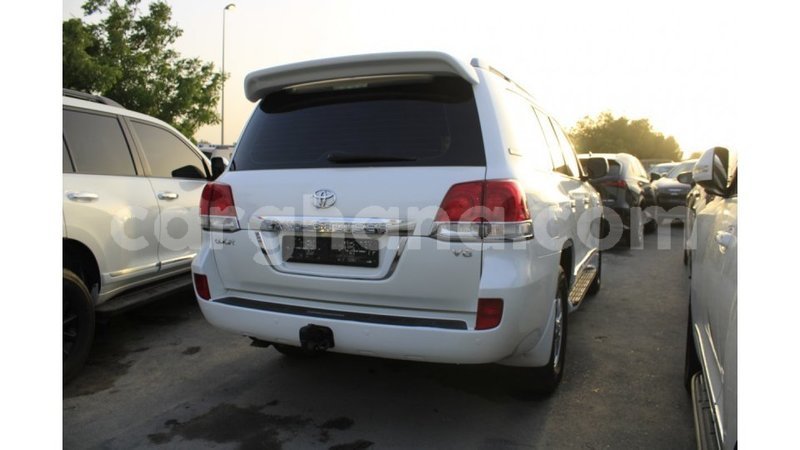 Big with watermark toyota land cruiser ashanti import dubai 45750