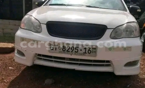 Ra Àlòkù Toyota Corolla funfun Ọkọ̀ in Accra ni Greater Accra