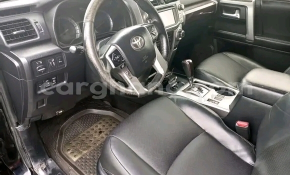 Ra Àlòkù Toyota Camry funfun Ọkọ̀ in Accra ni Greater Accra Ra Àlòkù Toyota Camry funfun Ọkọ̀ in Accra ni Greater Accra