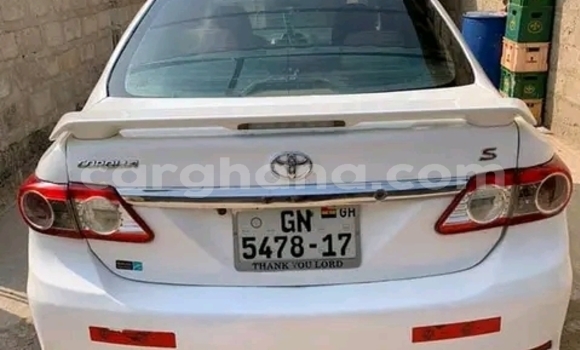 Sayi Na hannu Toyota Corolla White Mota in Accra a Greater Accra