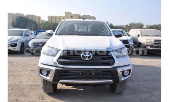 Sayi Imported Toyota Hilux White Mota in Import - Dubai a Ashanti