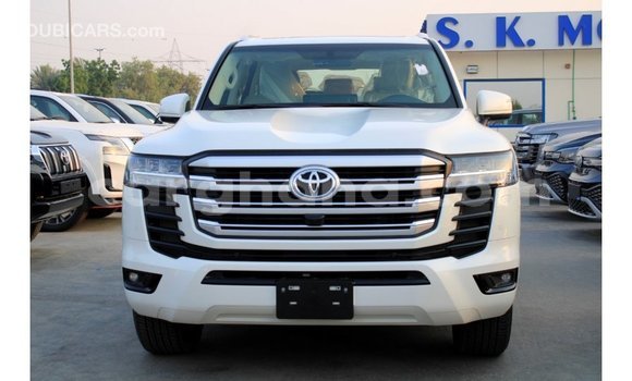 Buy Import Toyota Land Cruiser White Car in Import - Dubai in Ashanti Buy Import Toyota Land Cruiser White Car in Import - Dubai in Ashanti