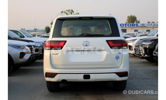 Buy Import Toyota Land Cruiser White Car in Import - Dubai in Ashanti Buy Import Toyota Land Cruiser White Car in Import - Dubai in Ashanti