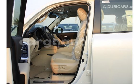 Buy Import Toyota Land Cruiser White Car in Import - Dubai in Ashanti Buy Import Toyota Land Cruiser White Car in Import - Dubai in Ashanti