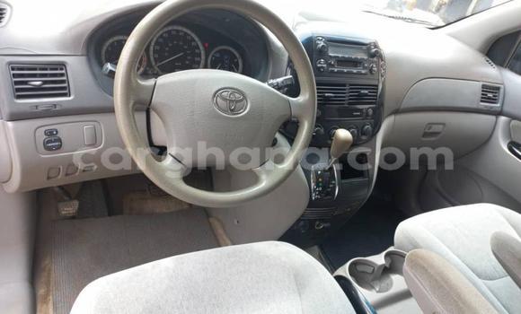 Buy Used Toyota Sienna Blue Car in Sekondi–Takoradi Metropolitan in Western Buy Used Toyota Sienna Blue Car in Sekondi–Takoradi Metropolitan in Western
