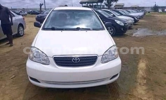 Ra Àlòkù Toyota Corolla funfun Ọkọ̀ in Accra ni Greater Accra