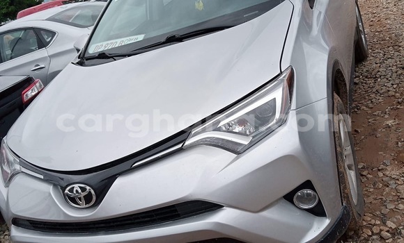 Sayi Na hannu Toyota RAV4 Azurfa Mota in Accra a Greater Accra