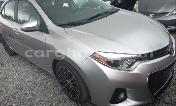 Sayi Na hannu Toyota Corolla Azurfa Mota in Accra a Greater Accra