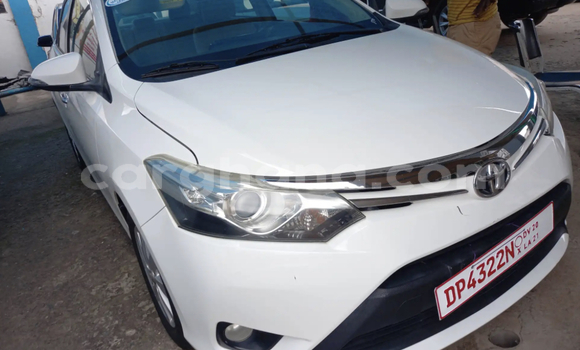 Ra Àlòkù Toyota Yaris funfun Ọkọ̀ in Accra ni Greater Accra