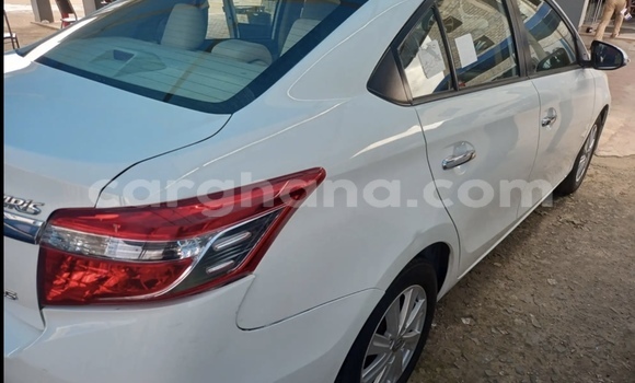 Ra Àlòkù Toyota Yaris funfun Ọkọ̀ in Accra ni Greater Accra Ra Àlòkù Toyota Yaris funfun Ọkọ̀ in Accra ni Greater Accra