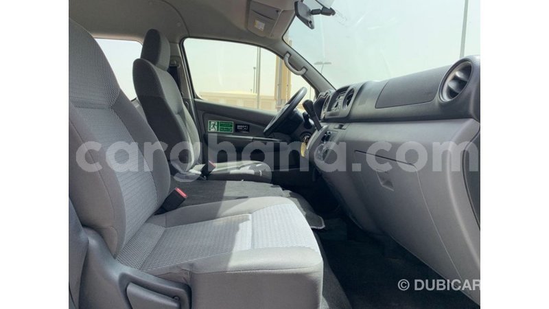 Big with watermark nissan urvan ashanti import dubai 45922