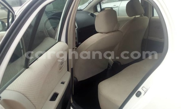 Ra Àlòkù Toyota Vitz funfun Ọkọ̀ in Sekondi–Takoradi Metropolitan ni Oorun Ra Àlòkù Toyota Vitz funfun Ọkọ̀ in Sekondi–Takoradi Metropolitan ni Oorun