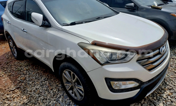 Sayi Na hannu Hyundai Santa Fe White Mota in Accra a Greater Accra