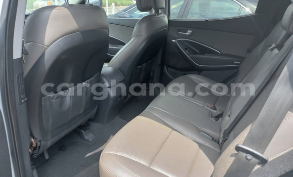 Ra Àlòkù Hyundai Santa Fe funfun Ọkọ̀ in Accra ni Greater Accra Ra Àlòkù Hyundai Santa Fe funfun Ọkọ̀ in Accra ni Greater Accra