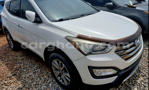 Ra Àlòkù Hyundai Santa Fe funfun Ọkọ̀ in Accra ni Greater Accra Ra Àlòkù Hyundai Santa Fe funfun Ọkọ̀ in Accra ni Greater Accra