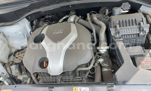 Ra Àlòkù Hyundai Santa Fe funfun Ọkọ̀ in Accra ni Greater Accra Ra Àlòkù Hyundai Santa Fe funfun Ọkọ̀ in Accra ni Greater Accra