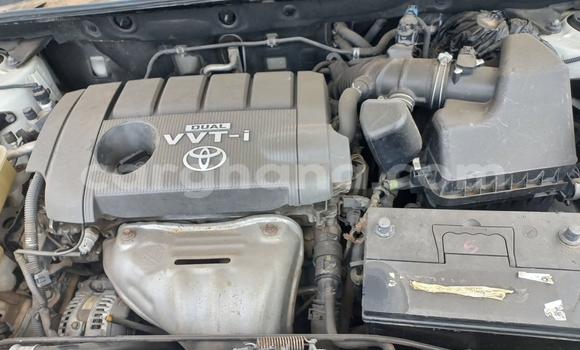 Ra Àlòkù Toyota RAV4 funfun Ọkọ̀ in Accra ni Greater Accra Ra Àlòkù Toyota RAV4 funfun Ọkọ̀ in Accra ni Greater Accra