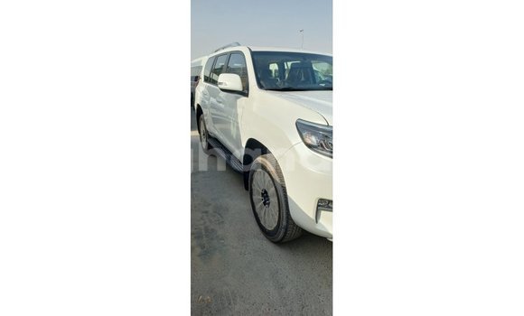 Ra Imported Toyota Prado funfun Ọkọ̀ in Import - Dubai ni Ashanti