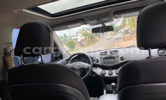 Ra Àlòkù Toyota RAV4 Silver Ọkọ̀ in Accra ni Greater Accra Ra Àlòkù Toyota RAV4 Silver Ọkọ̀ in Accra ni Greater Accra